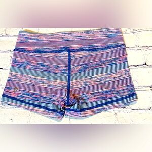 IVIVVA by LULULEMON girls size 10 reversible booty shorts